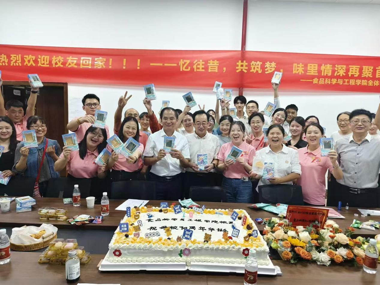 新葡萄官网AMG热烈欢迎校友回家！忆往昔，共同筑梦